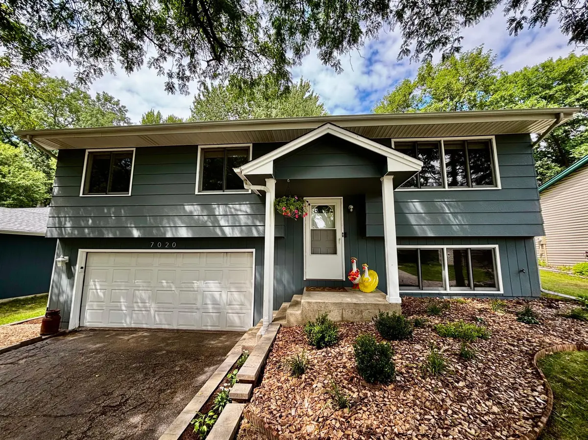 7020 Springhill CIR, Eden Prairie, MN 55346
