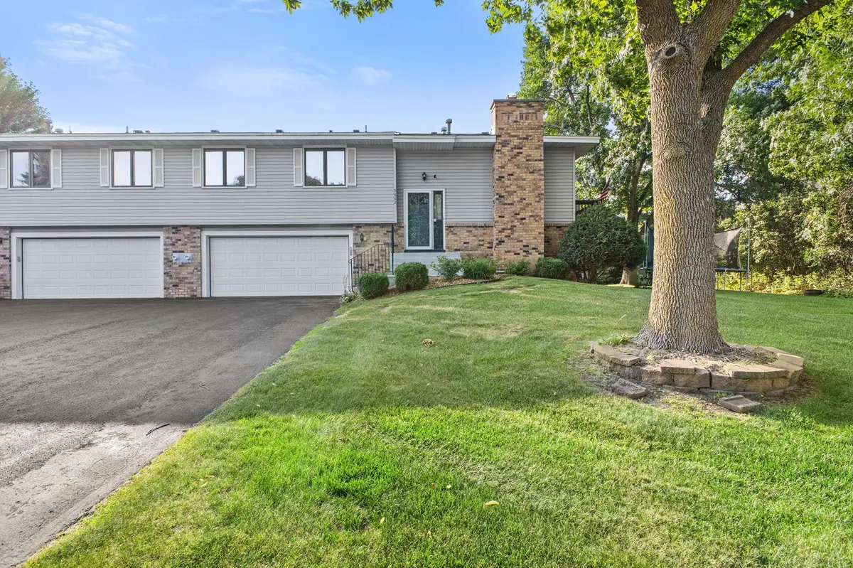 5662 Royal Oaks DR, Shoreview, MN 55126
