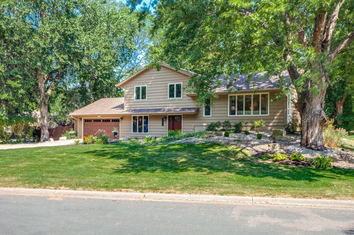 1395 Farmdale RD, Mendota Heights, MN 55118