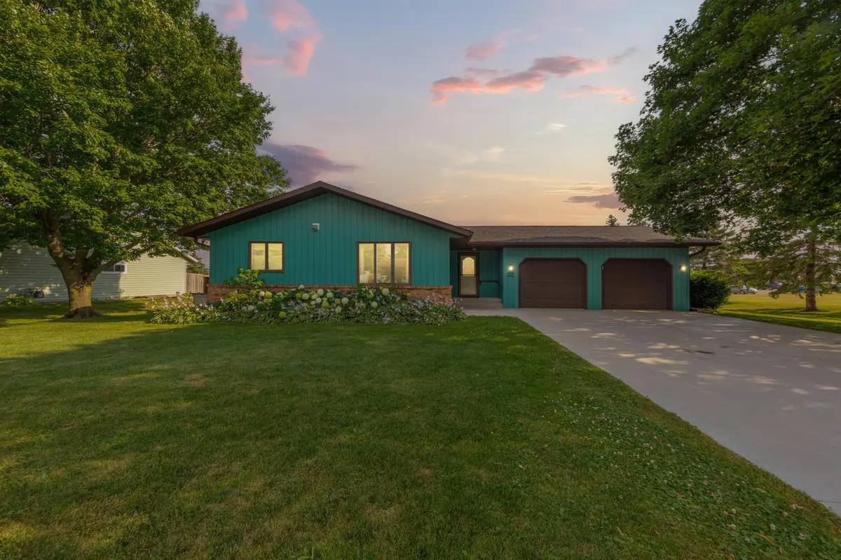 400 Beverly ST, Wanamingo, MN 55983