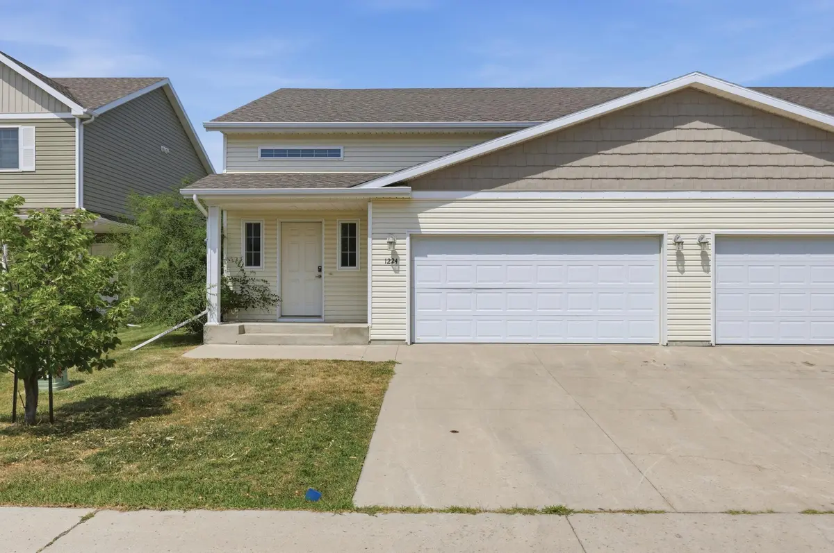 1224 S Beach WAY, West Fargo, ND 58078