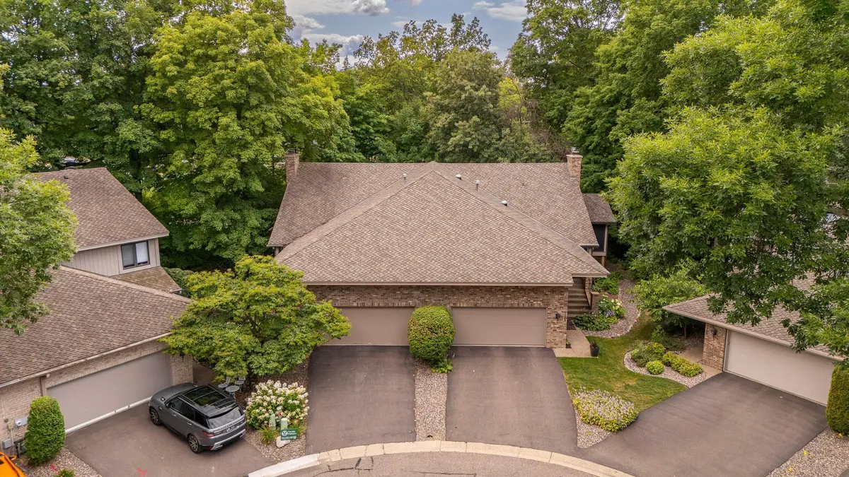 1106 Hollybrook RD, Wayzata, MN 55391
