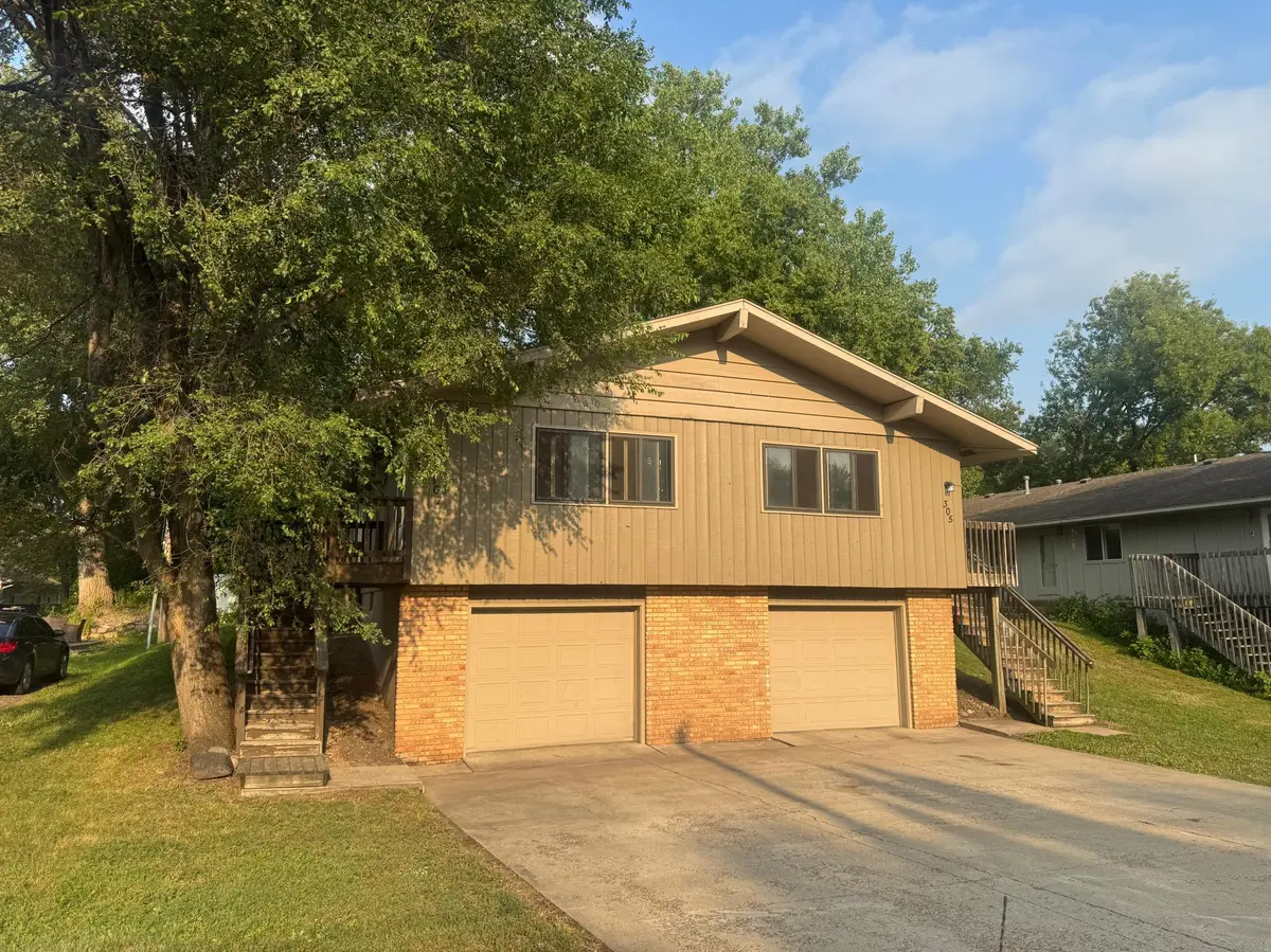 305 Jackson AVE N, Hopkins, MN 55343