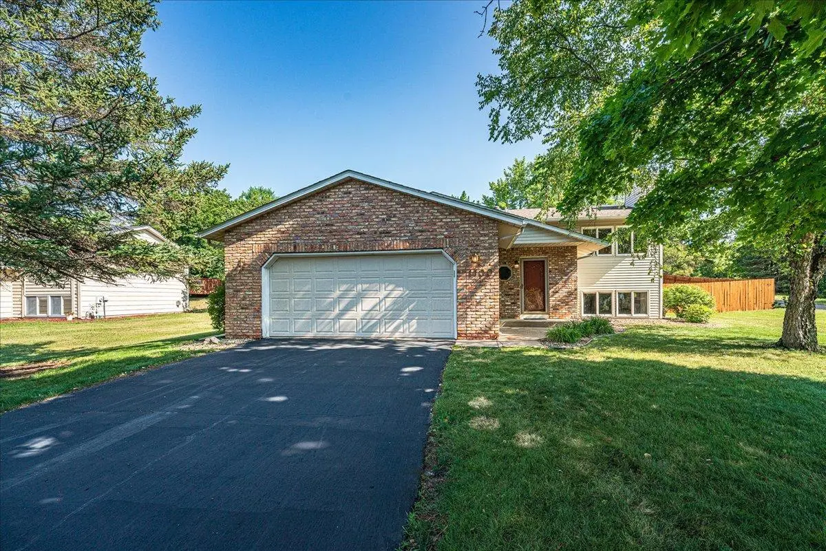 1100 W 158th ST, Burnsville, MN 55306