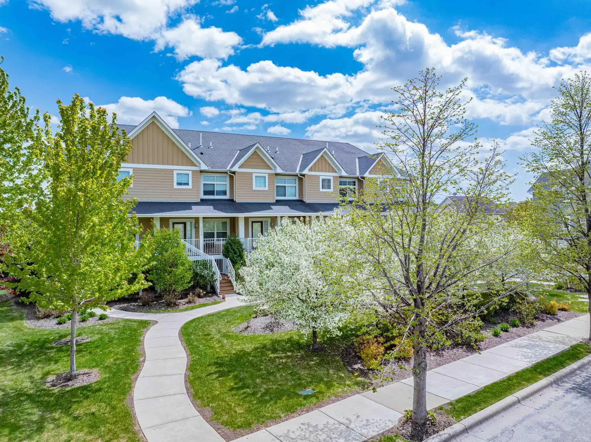2952 Clover Ridge DR, Chaska, MN 55318