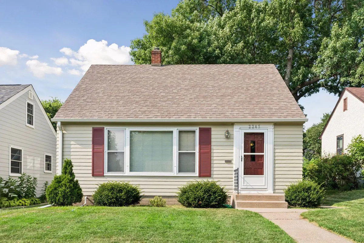 2245 Highland Pkwy, Saint Paul, MN 55116