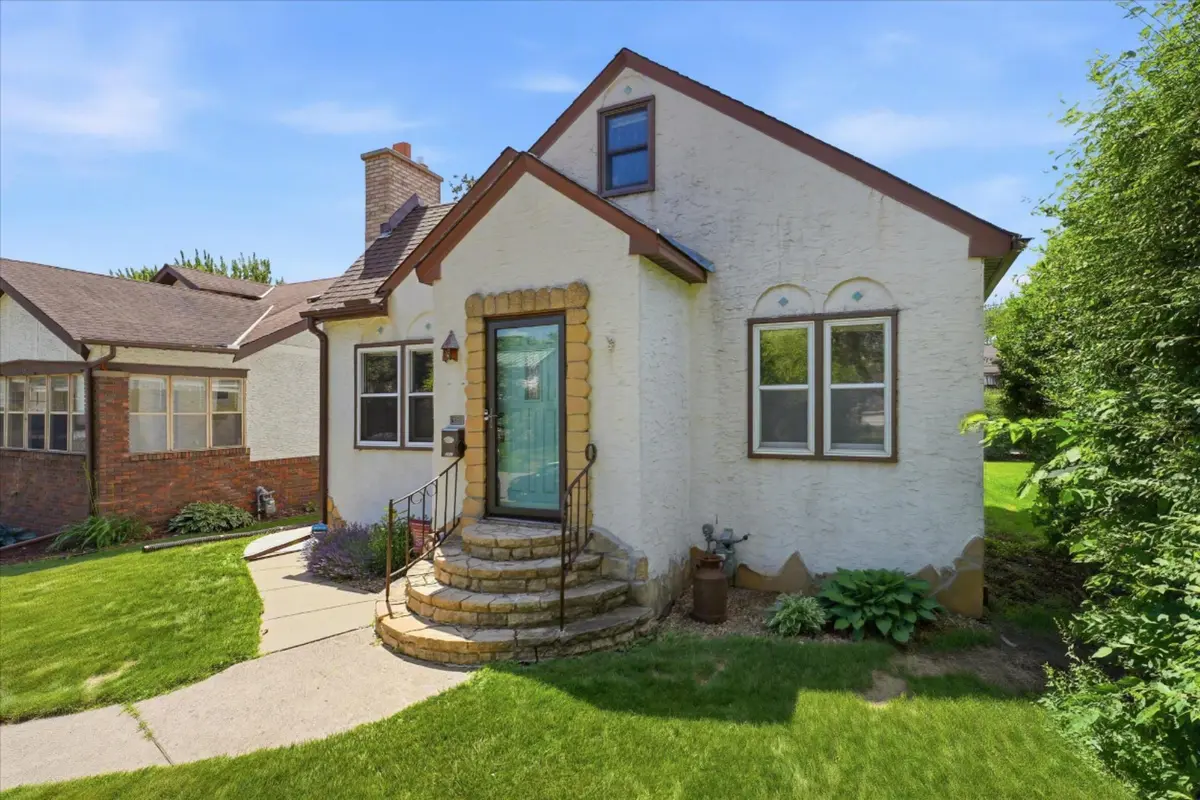 1353 Schletti ST, Saint Paul, MN 55117