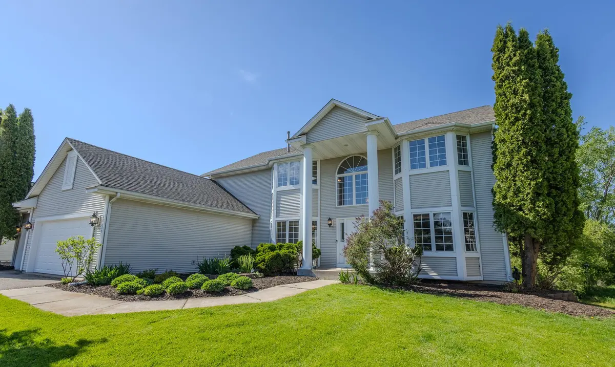 16210 39th PL N, Plymouth, MN 55446