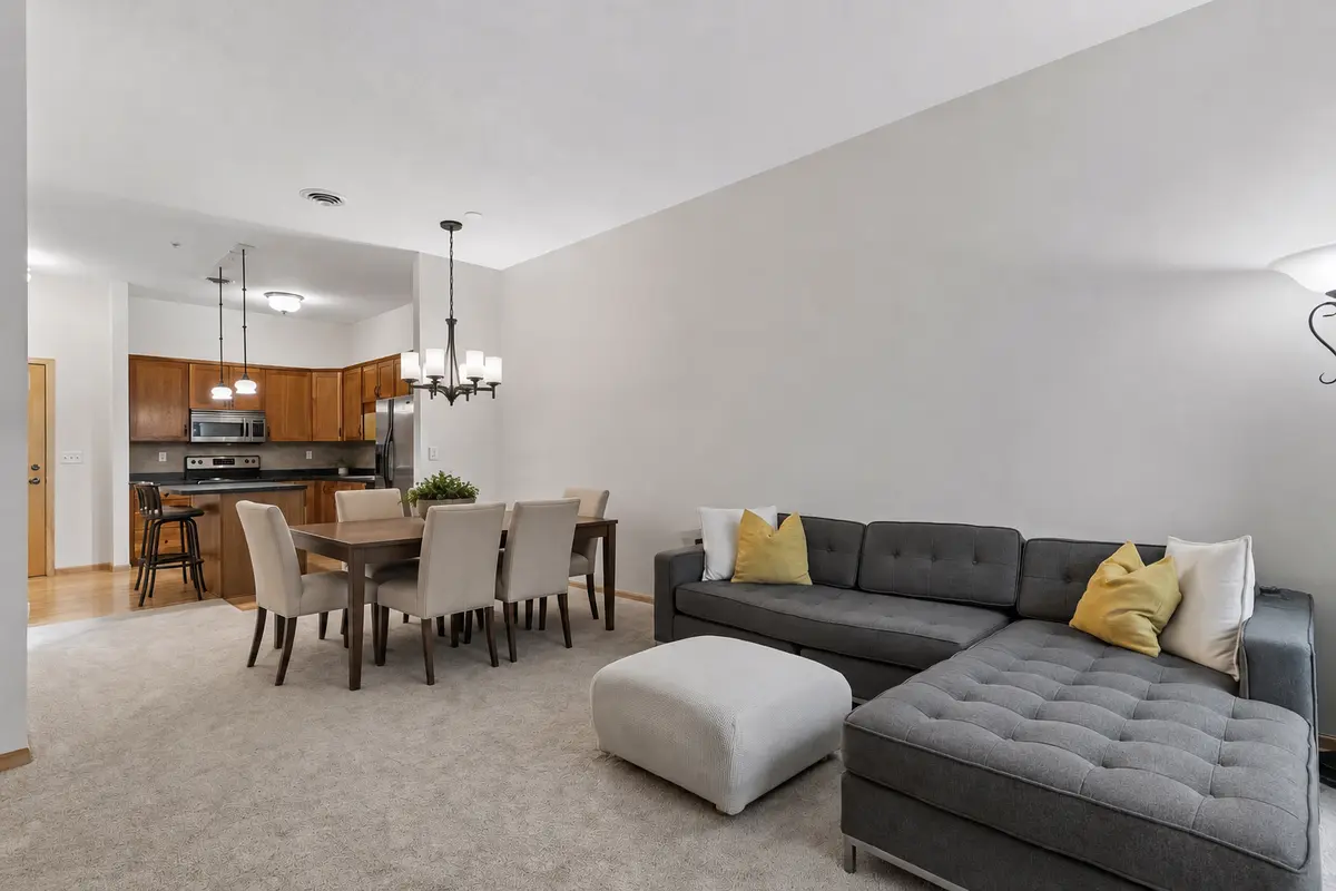 270 4th ST E #203, Saint Paul, MN 55101