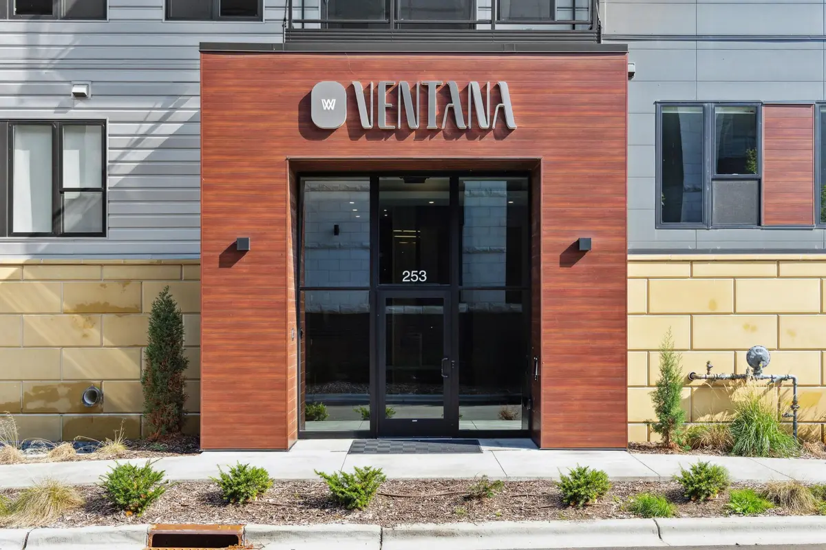 253 Lake ST E #305, Wayzata, MN 55391
