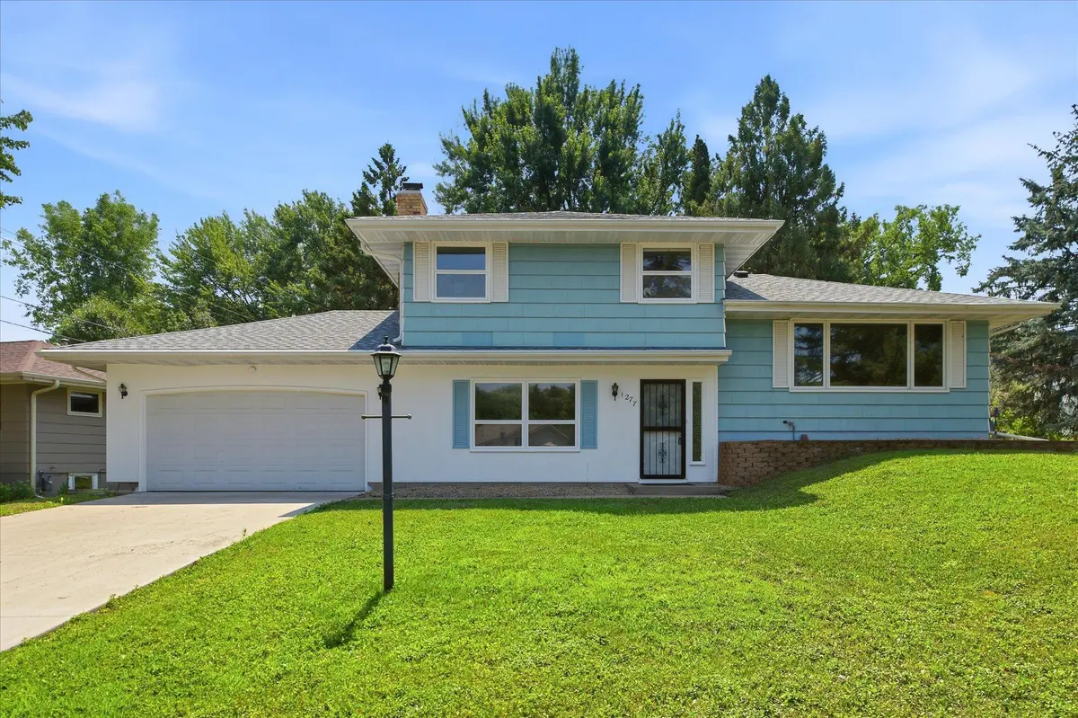 1277 Imperial LN, New Brighton, MN 55112