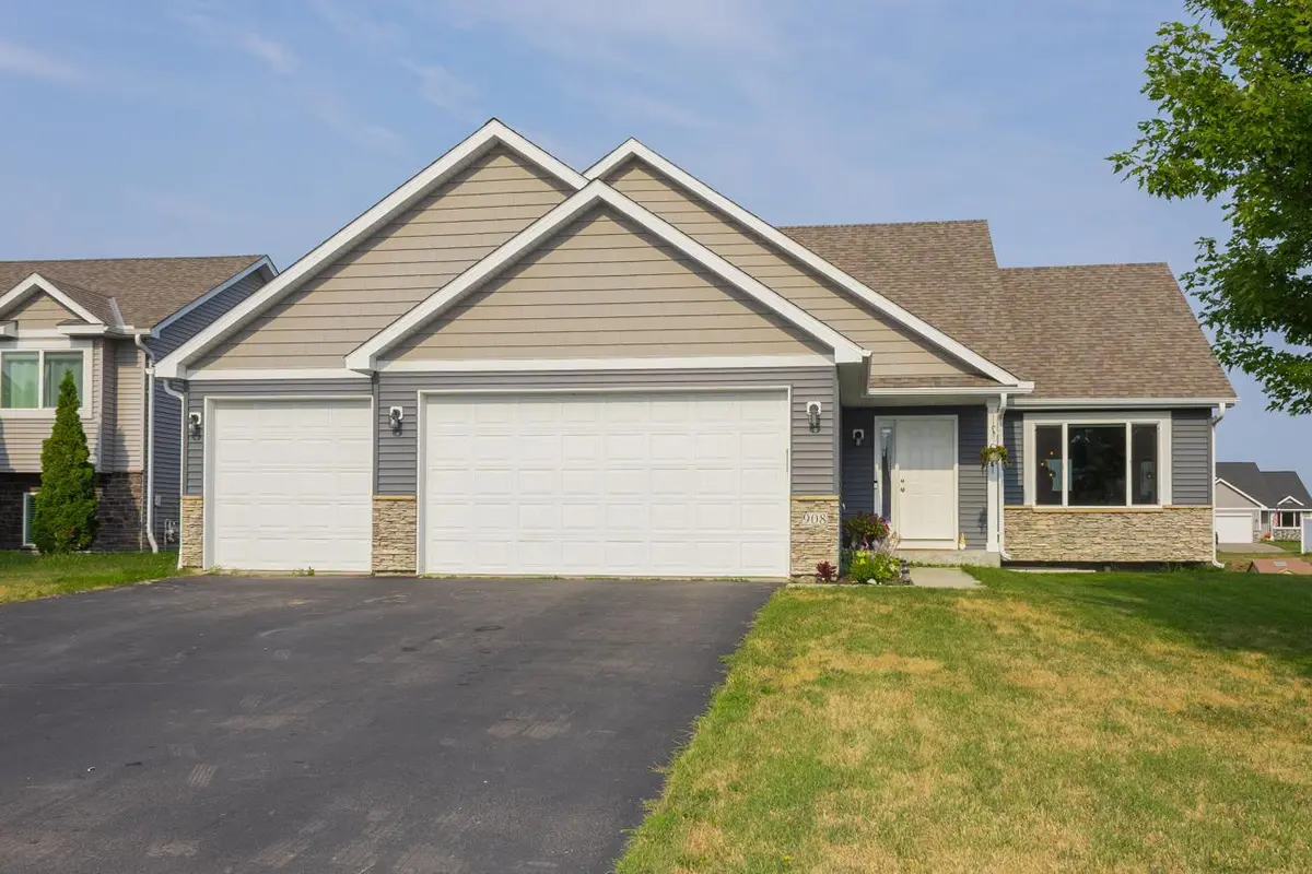 908 Ashford RD, Belle Plaine, MN 56011