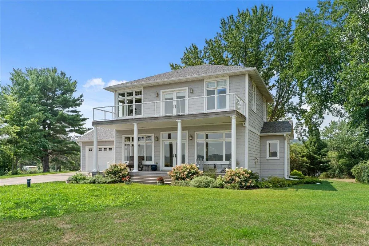 32297 Lakeview DR, Lake City, MN 55041