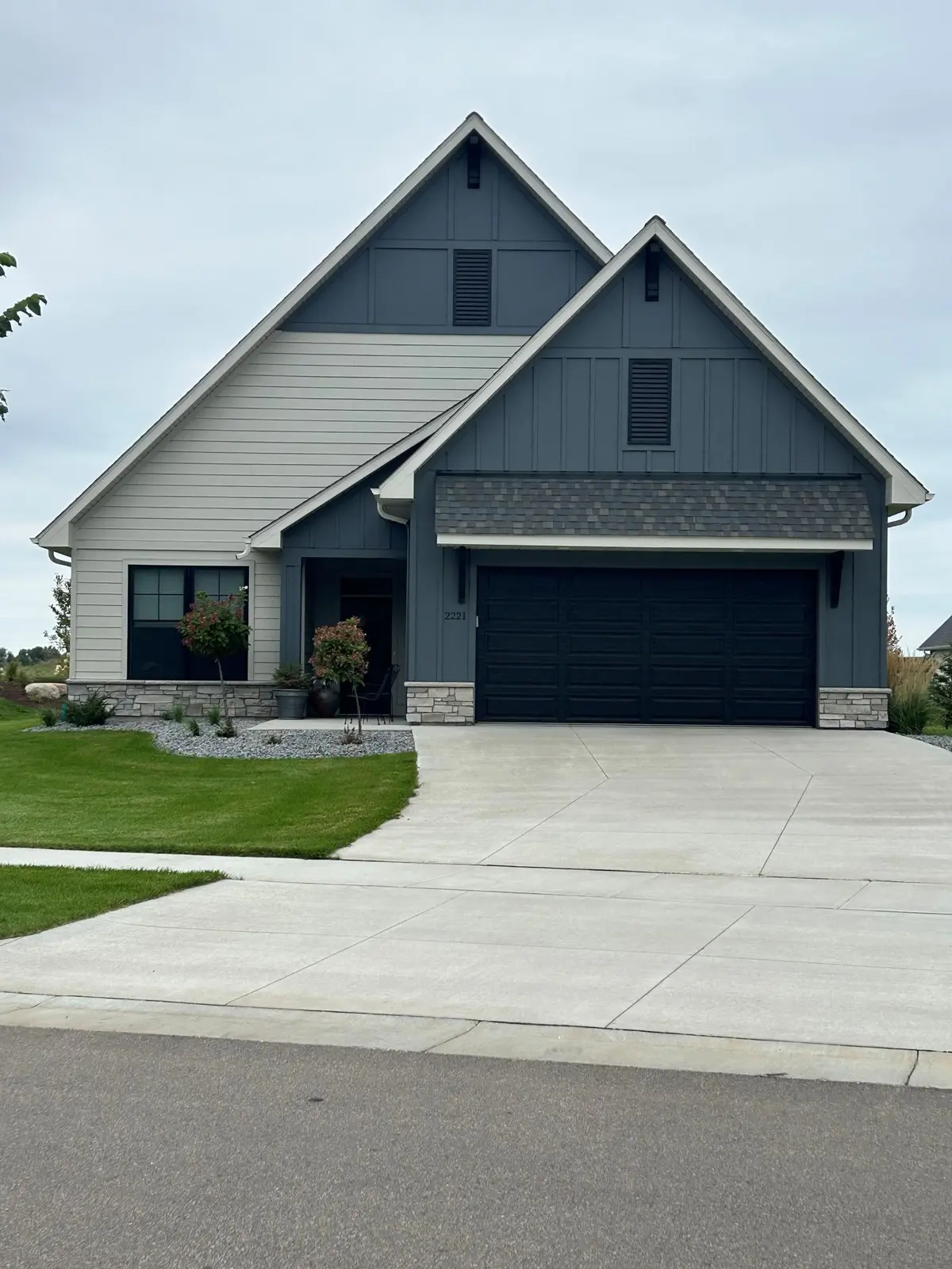 2240 Sydney LN, Hudson, WI 54016