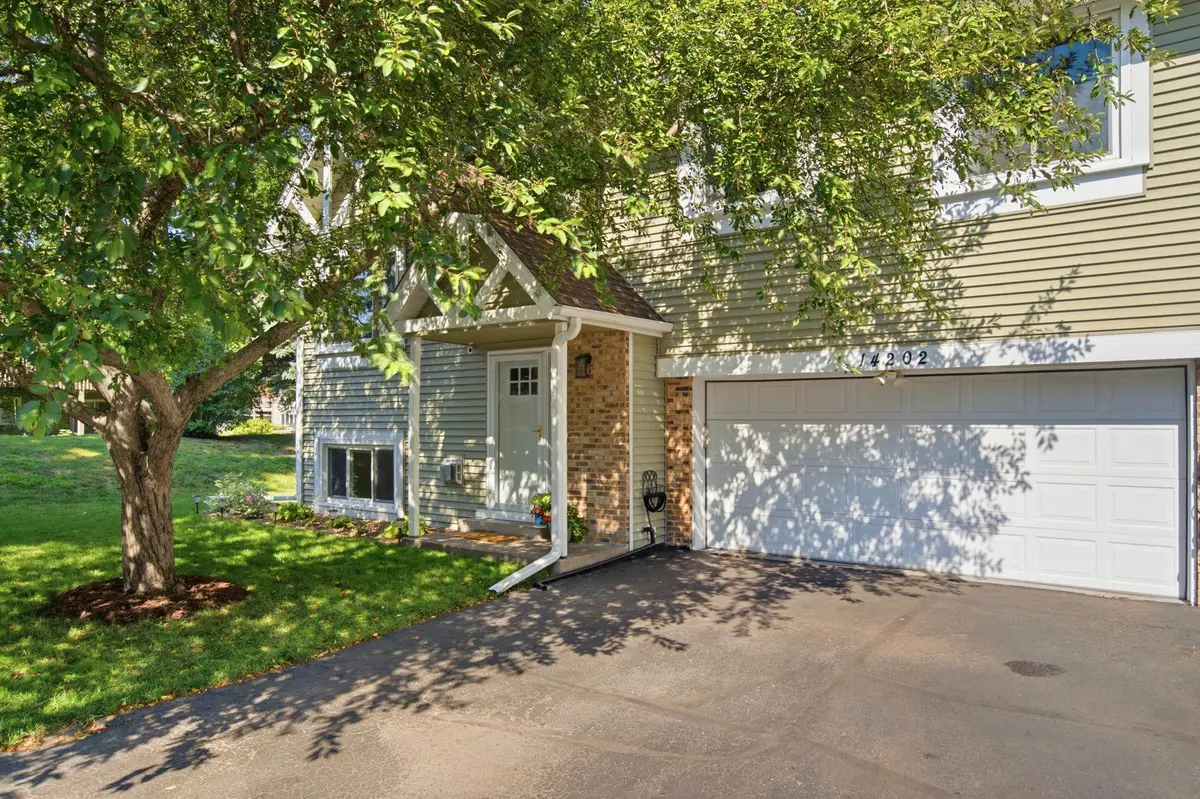 14202 Towers LN, Eden Prairie, MN 55347
