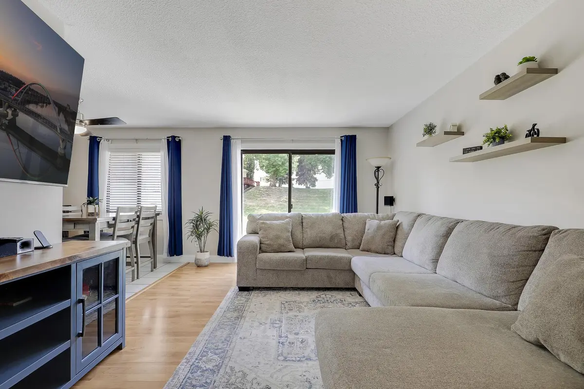 3221 Valley Ridge DR, Eagan, MN 55121