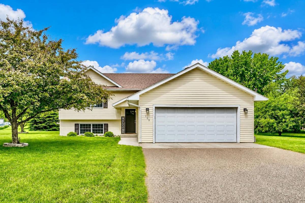 109 French CT, Roberts, WI 54023