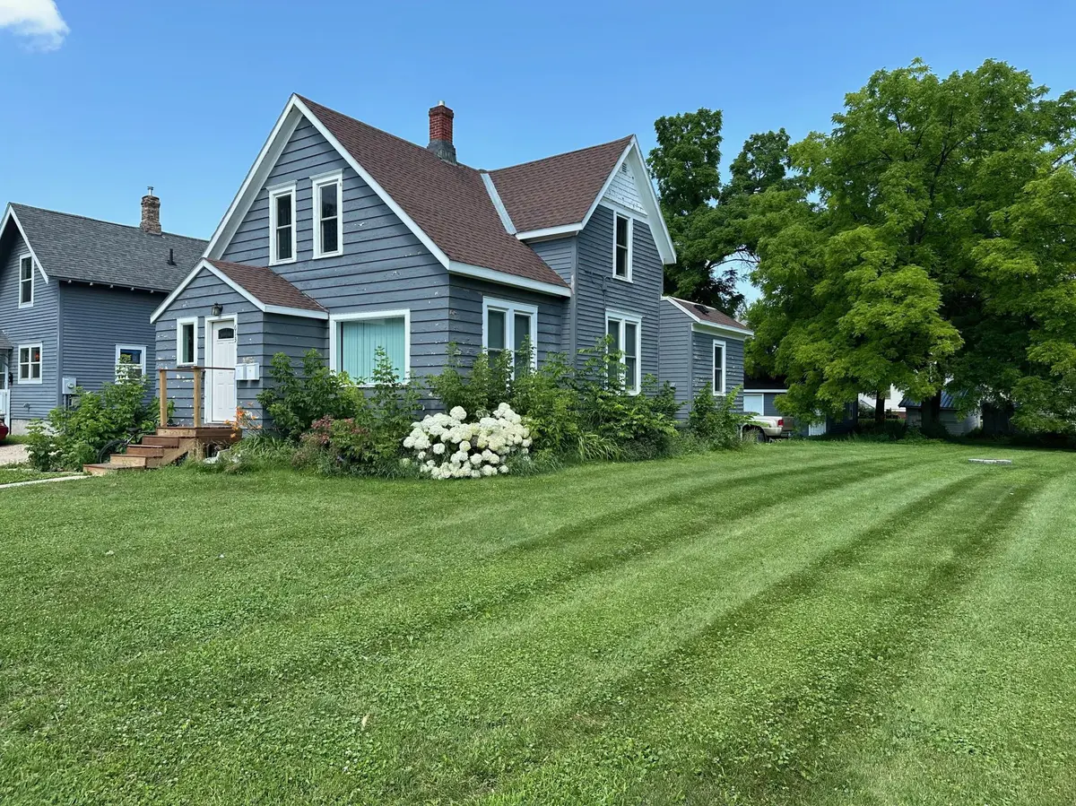 613 3rd ST SW #upstairs #2, Willmar, MN 56201