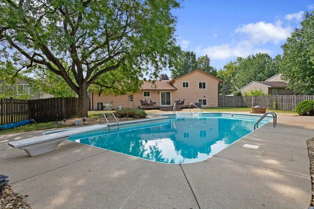 3819 Lodestone LN, Eagan, MN 55122