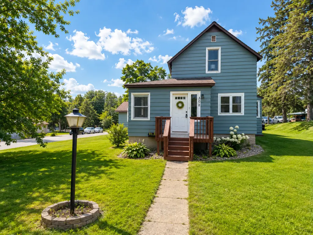 302 Mitchell ST, Coleraine, MN 55722