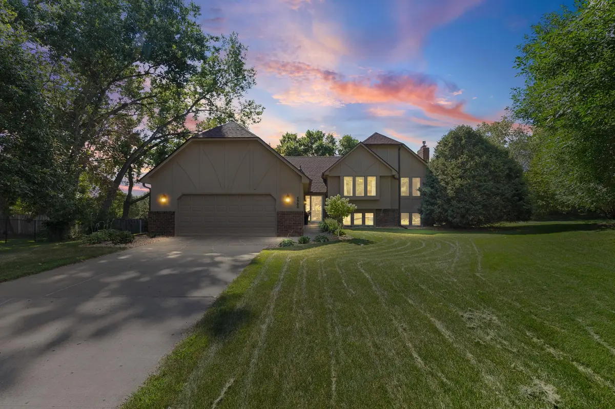 4980 Oakview LN N, Plymouth, MN 55442