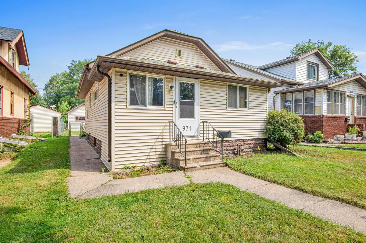 971 Lawson AVE E, Saint Paul, MN 55106
