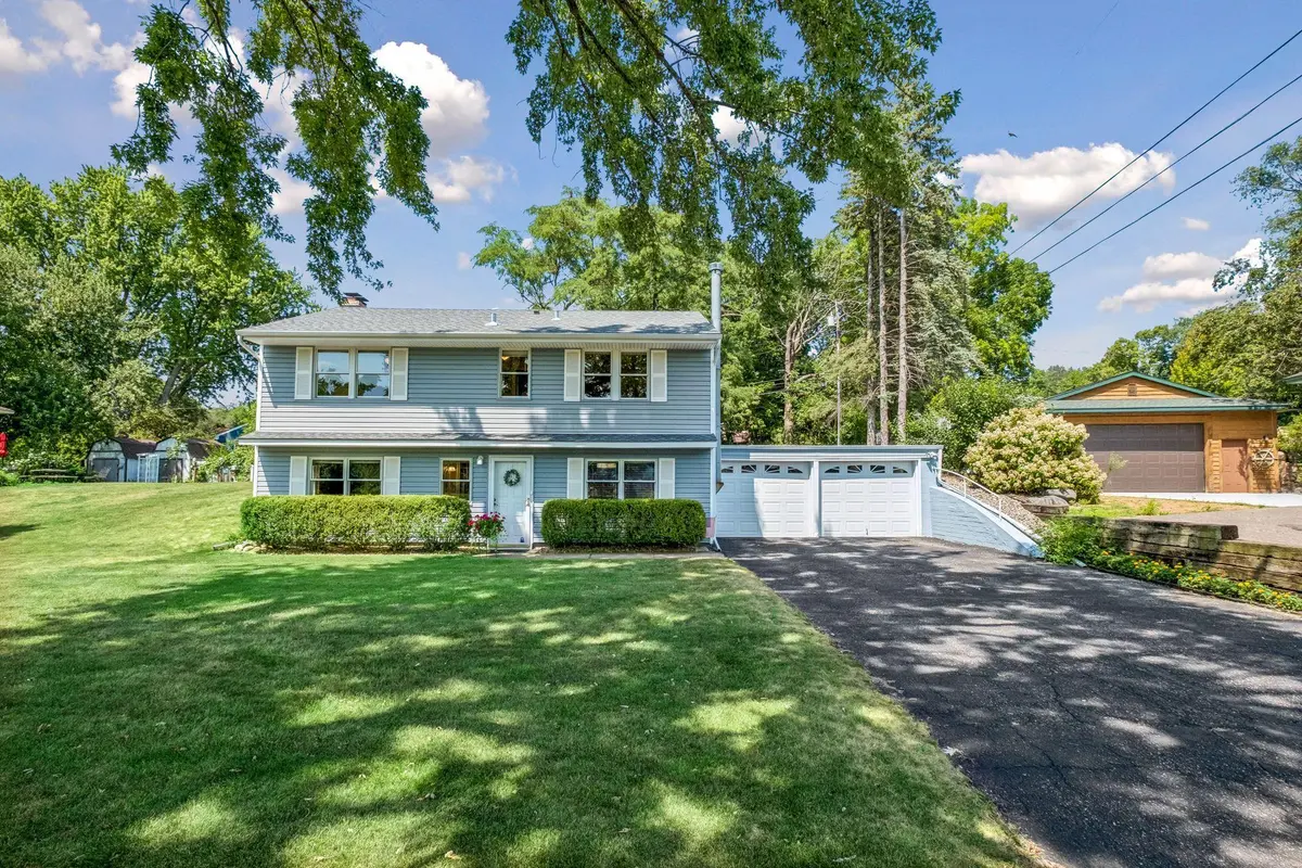 5629 N Glen Moor RD, Minnetonka, MN 55345