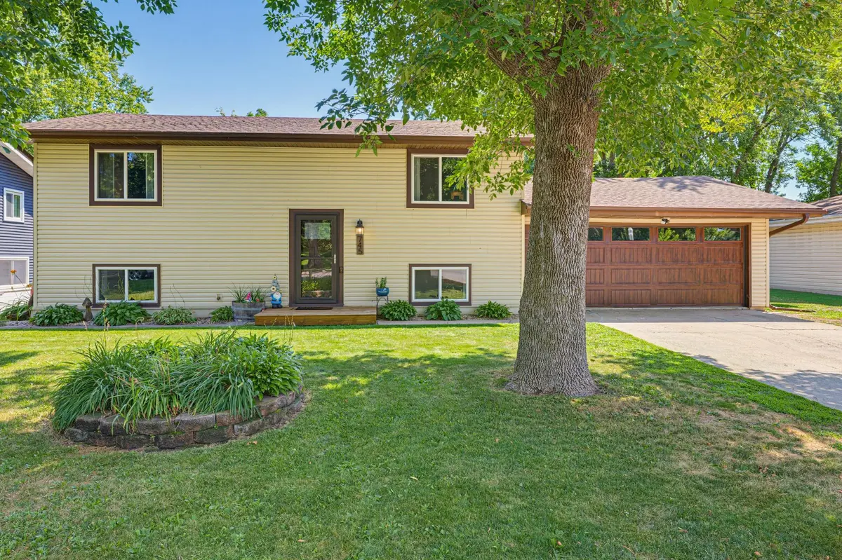745 Dale ST SW, Hutchinson, MN 55350