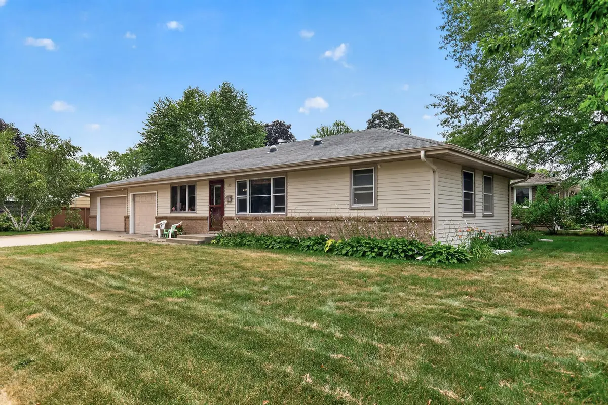 1601 E 82nd ST, Bloomington, MN 55425