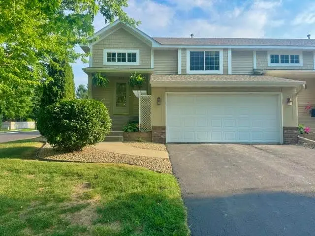 701 S Oaks DR, Hastings, MN 55033