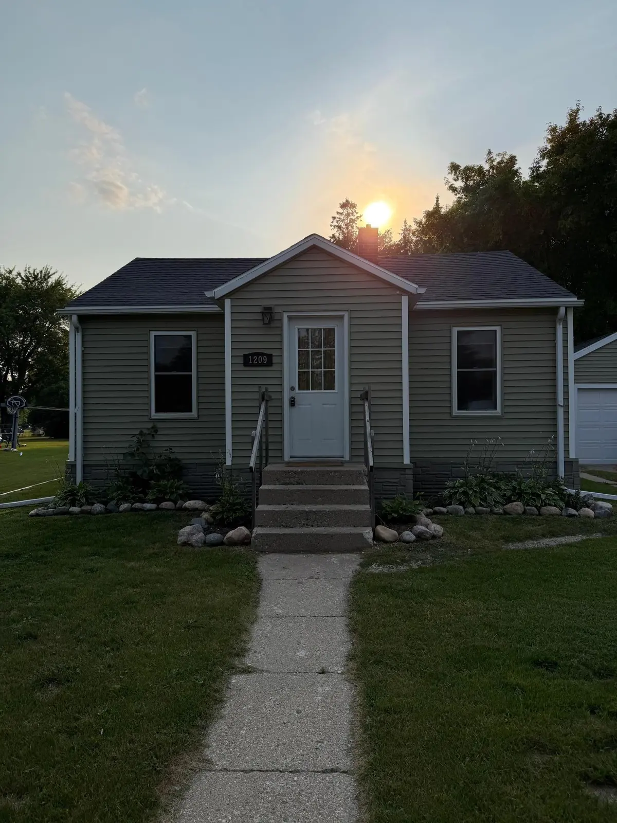 1209 Arnold AVE N, Thief River Falls, MN 56701