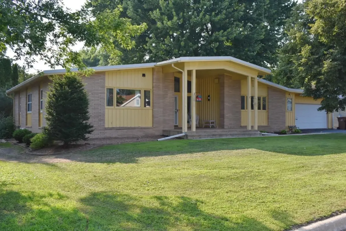 304 Independence AVE S, Clarks Grove, MN 56016