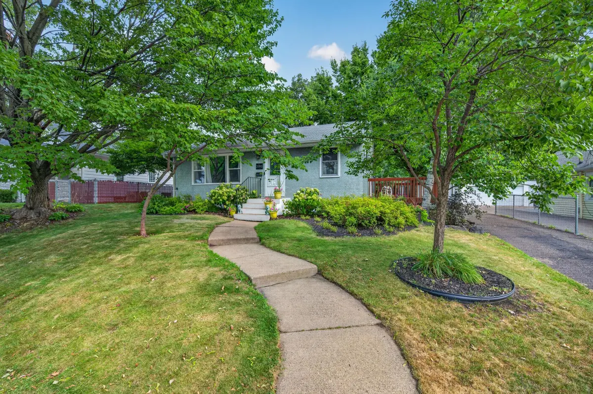 2093 Sherwood AVE, Saint Paul, MN 55119