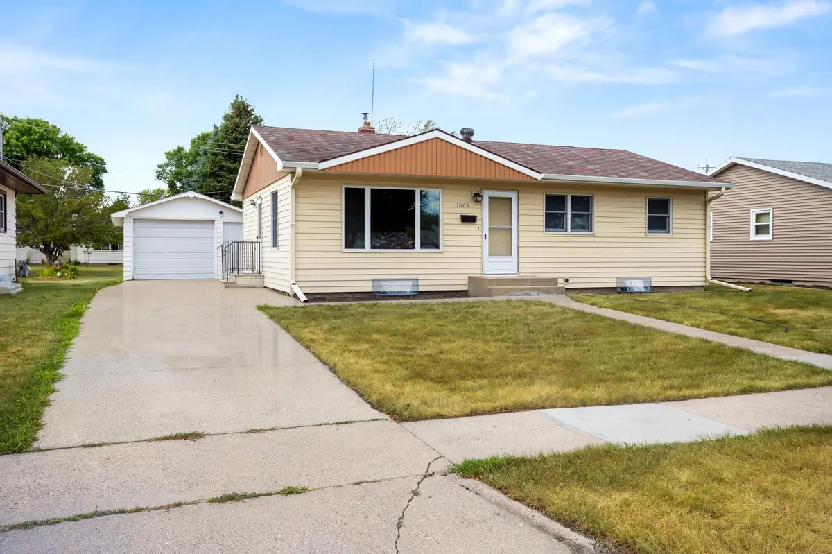 1805 17th ST S, Fargo, ND 58103