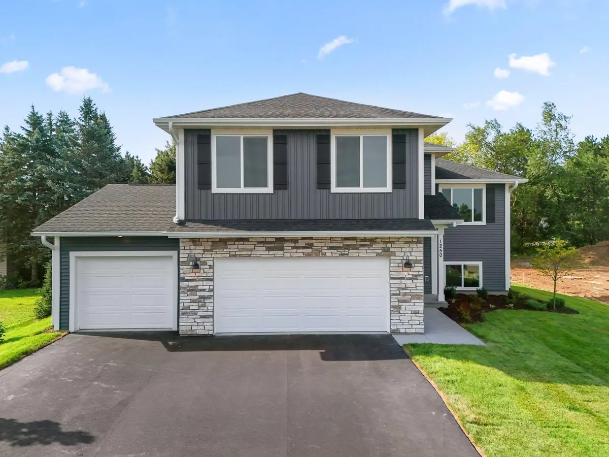 1250 Trail WAY, New Richmond, WI 54017
