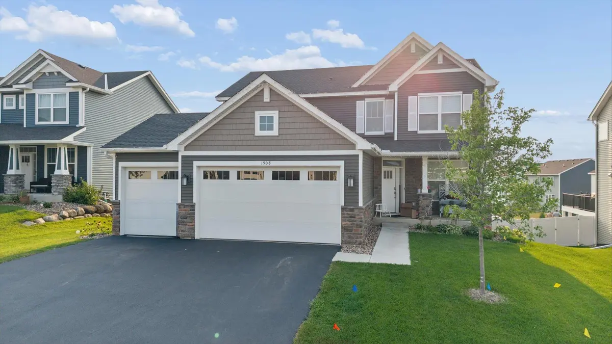 1908 Boulder WAY, Carver, MN 55315
