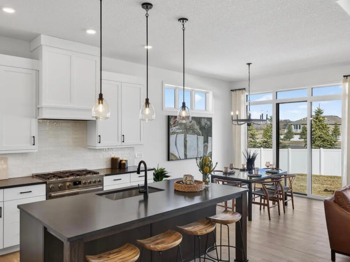 1722 Jonni WAY, Chanhassen, MN 55317