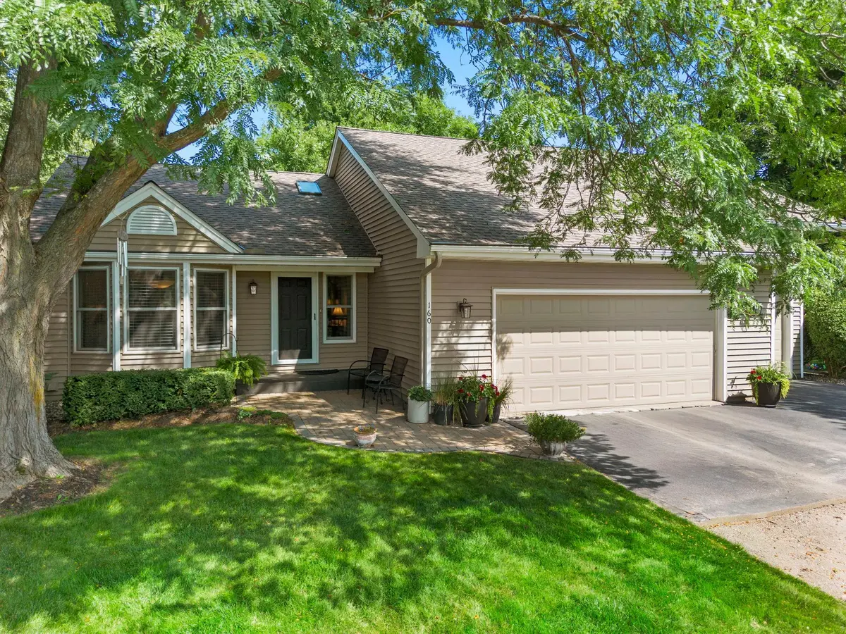 160 Bluff Ridge CT, Chanhassen, MN 55317