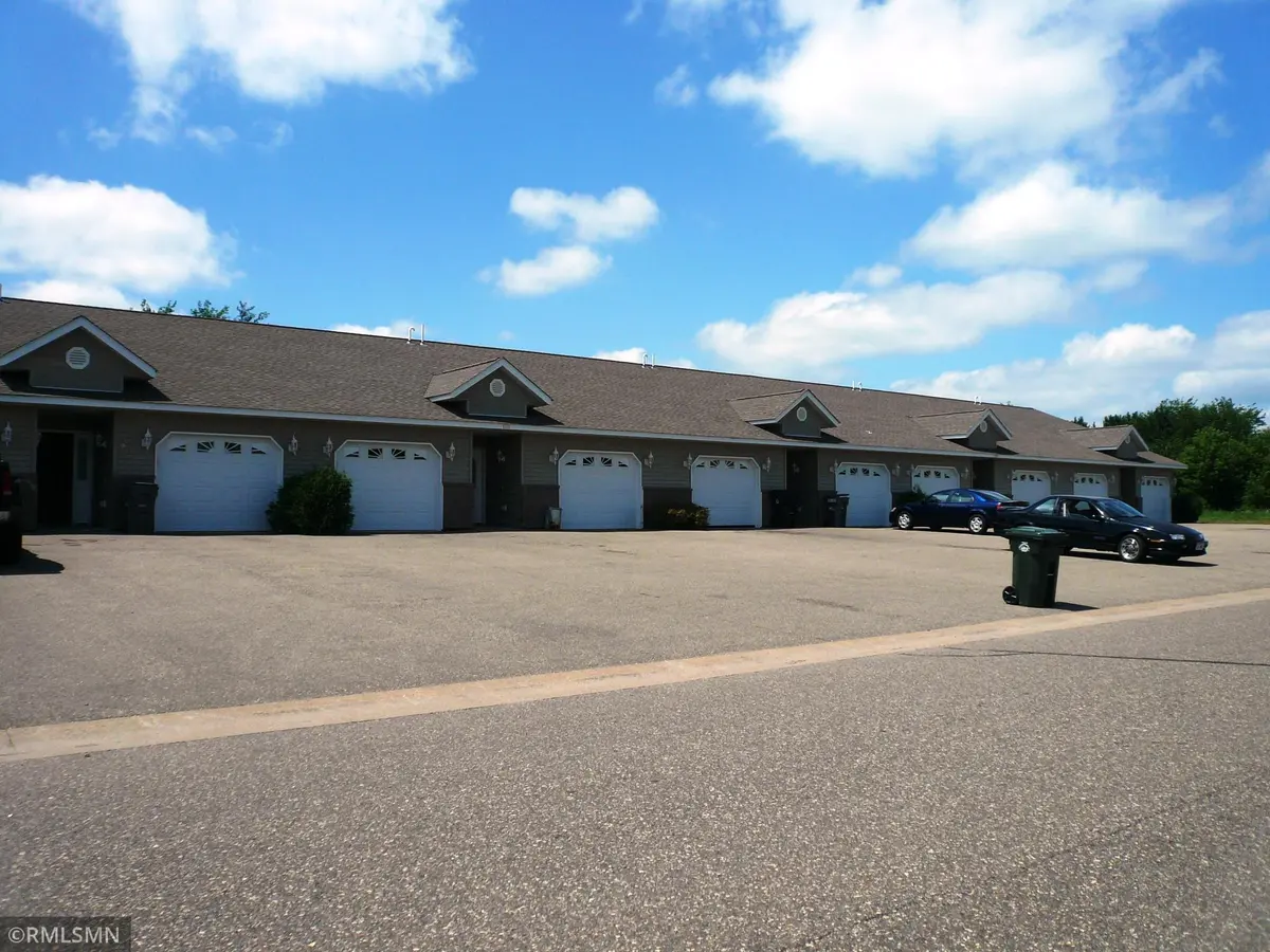 1271 Pinewood TRL ##8, New Richmond, WI 54017