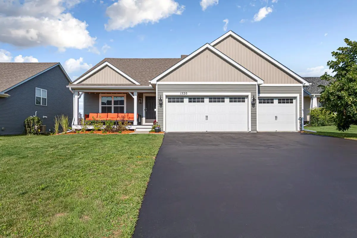 1520 Willow CIR, Shakopee, MN 55379