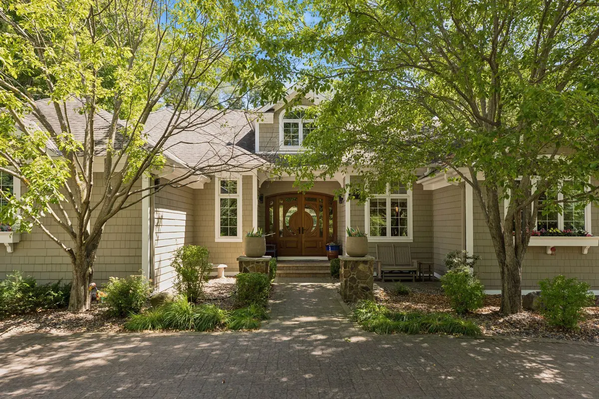 2841 Ella LN, Minnetonka, MN 55305