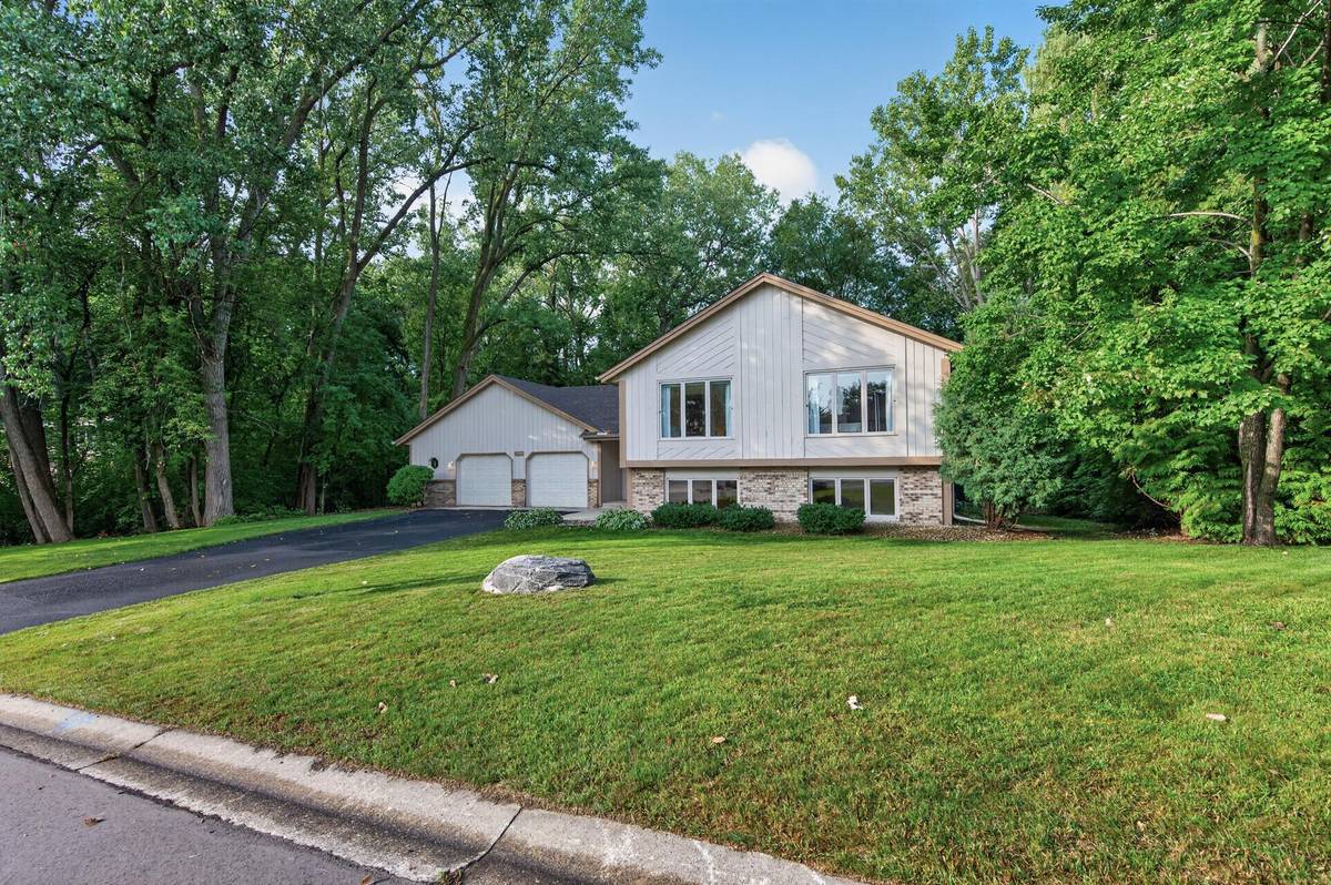 7390 130th ST W, Apple Valley, MN 55124
