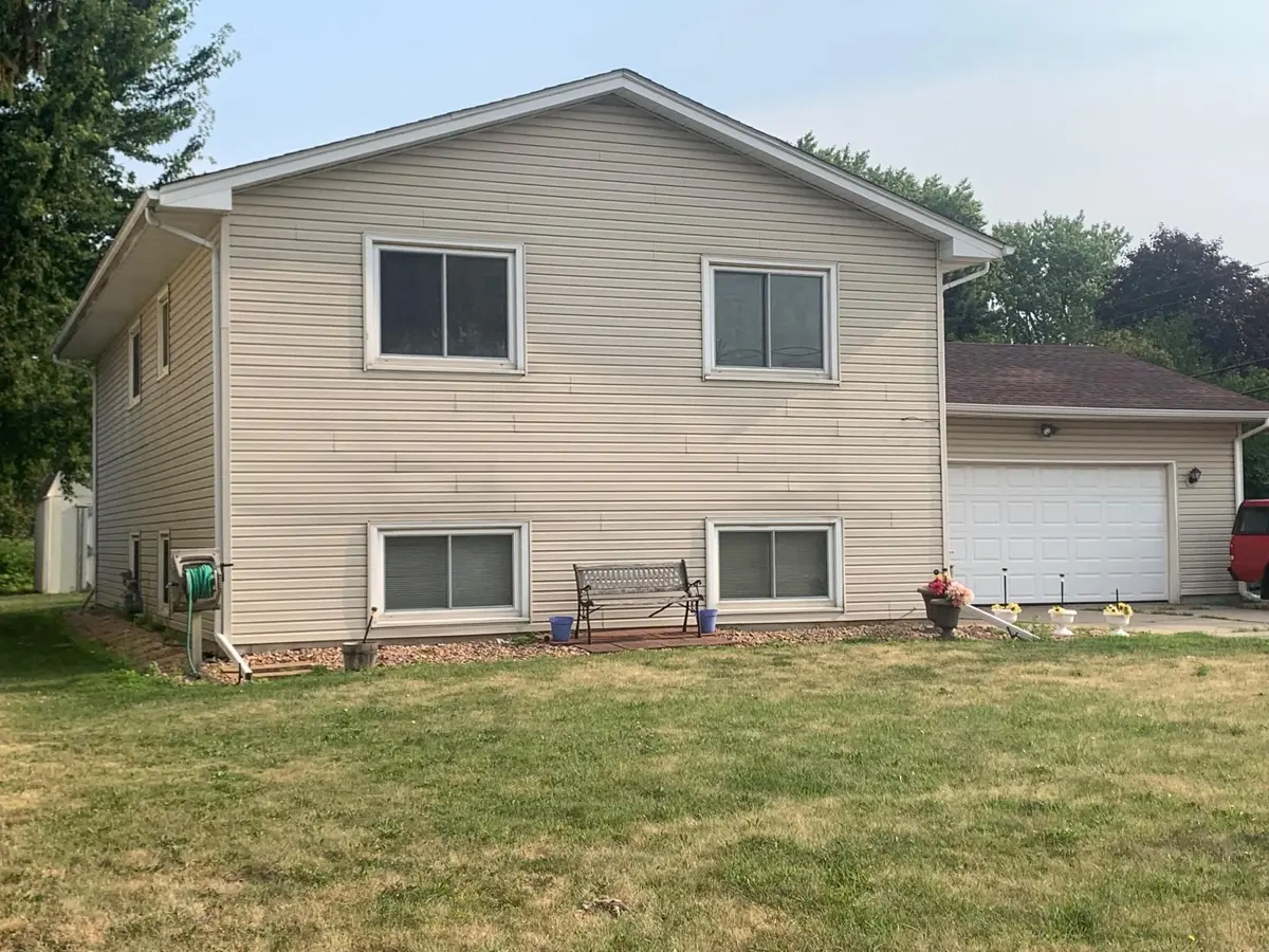 2359 17th AVE E, North Saint Paul, MN 55109
