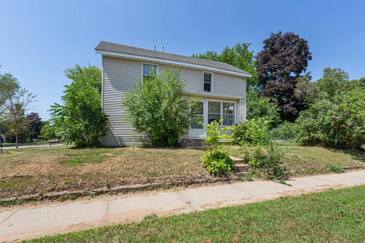 2306 4th ST, Eau Claire, WI 54703