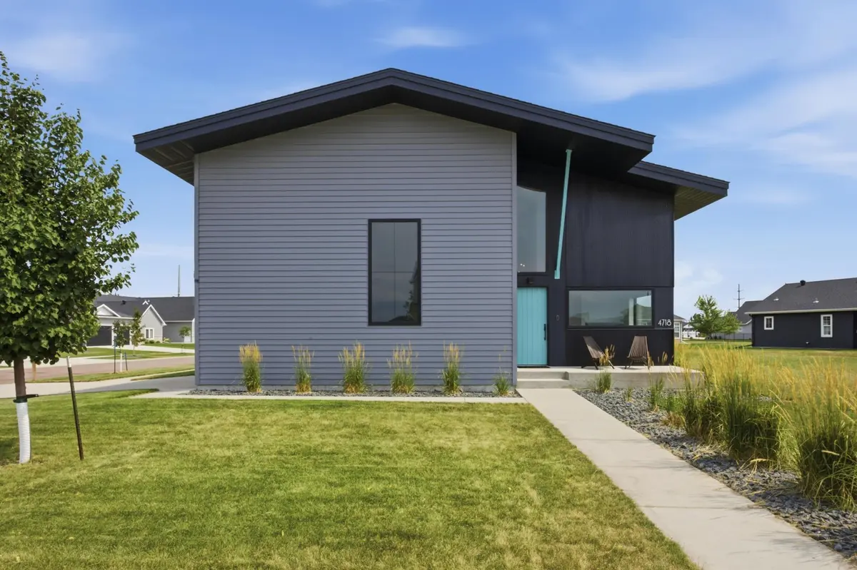 4718 Foxtail LN S, Fargo, ND 58104