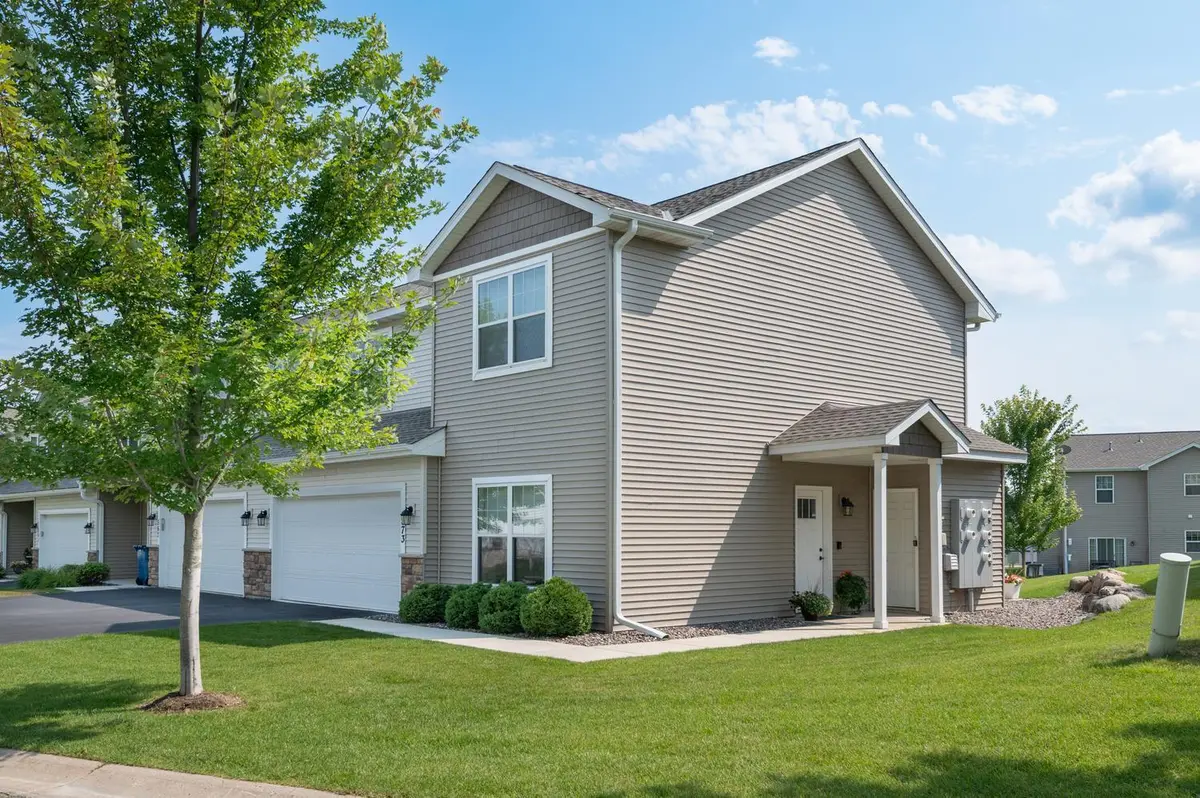 573 Ravencroft RD, Waconia, MN 55387