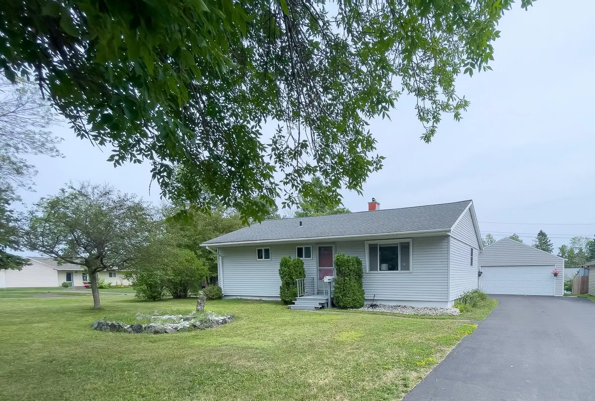 11 Ives RD, Silver Bay, MN 55614