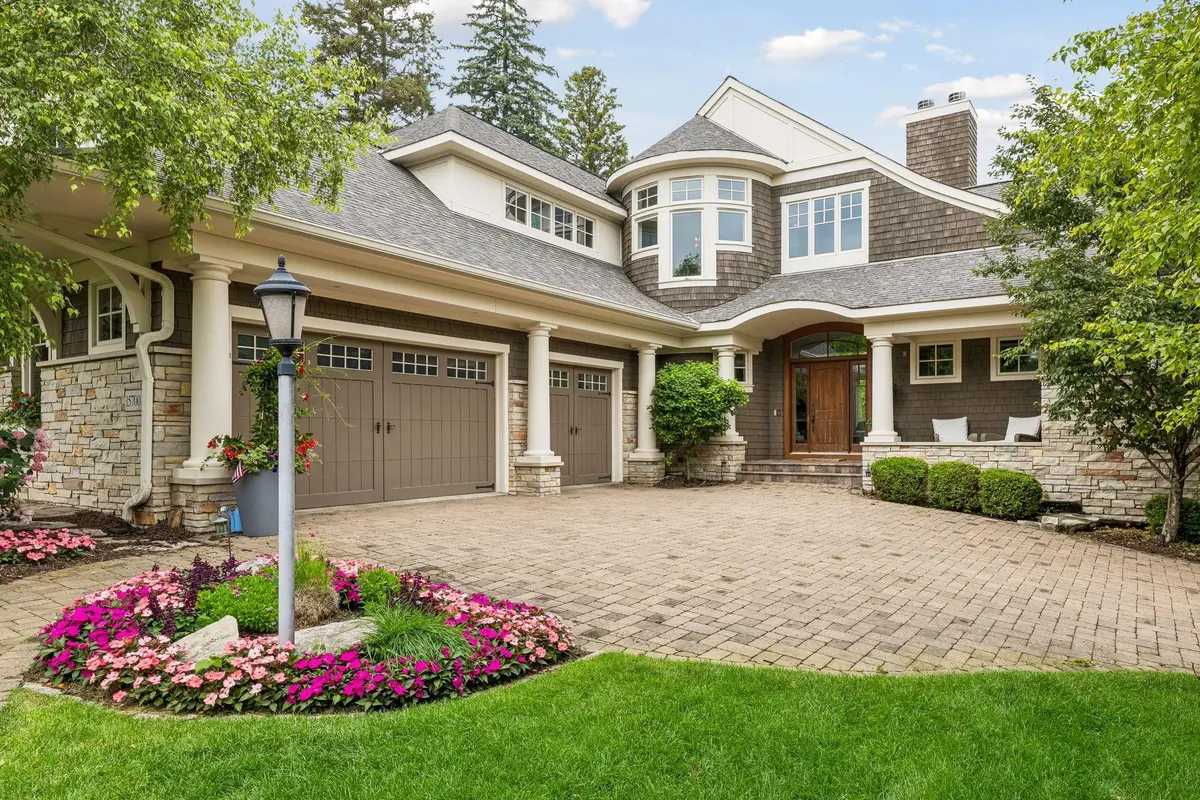 15700 Portico DR, Minnetonka, MN 55391