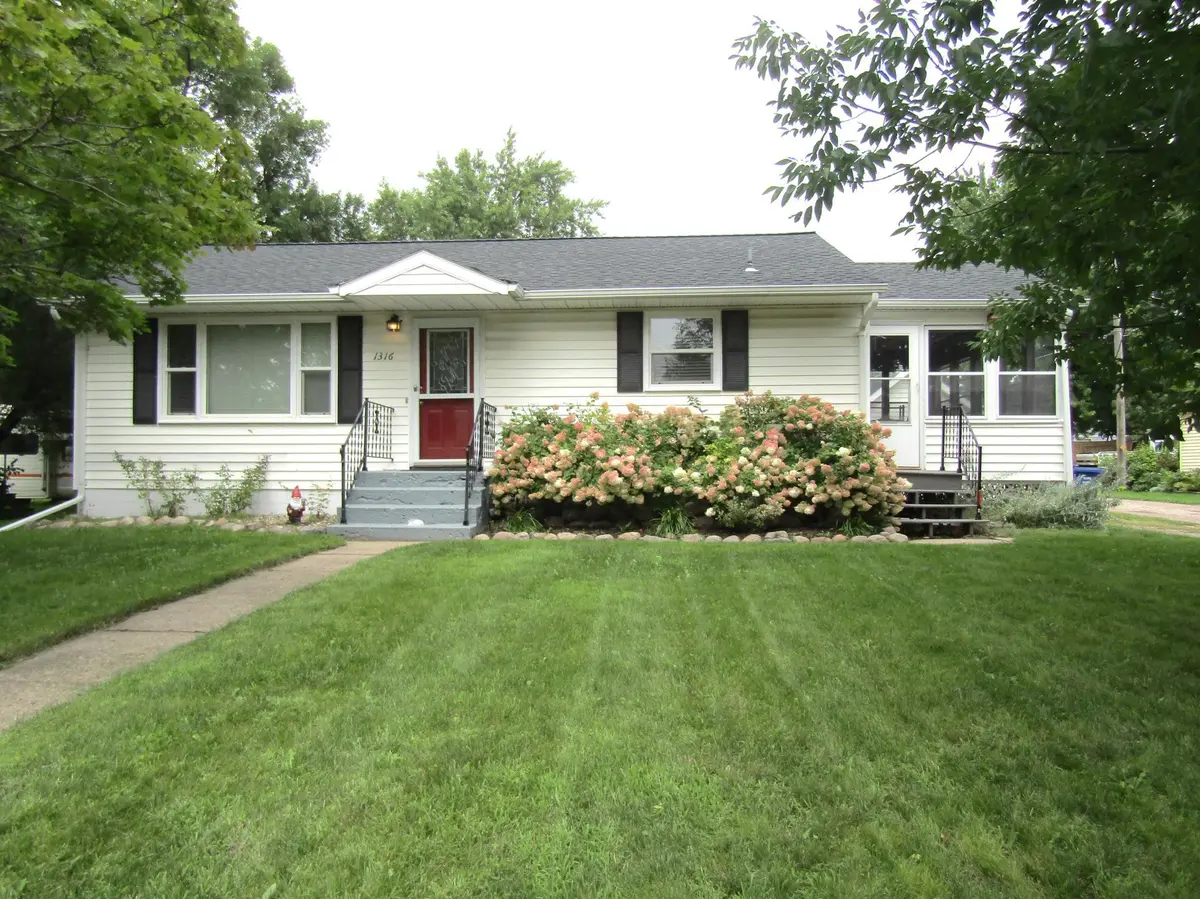 1316 11th AVE, Clarkfield, MN 56223