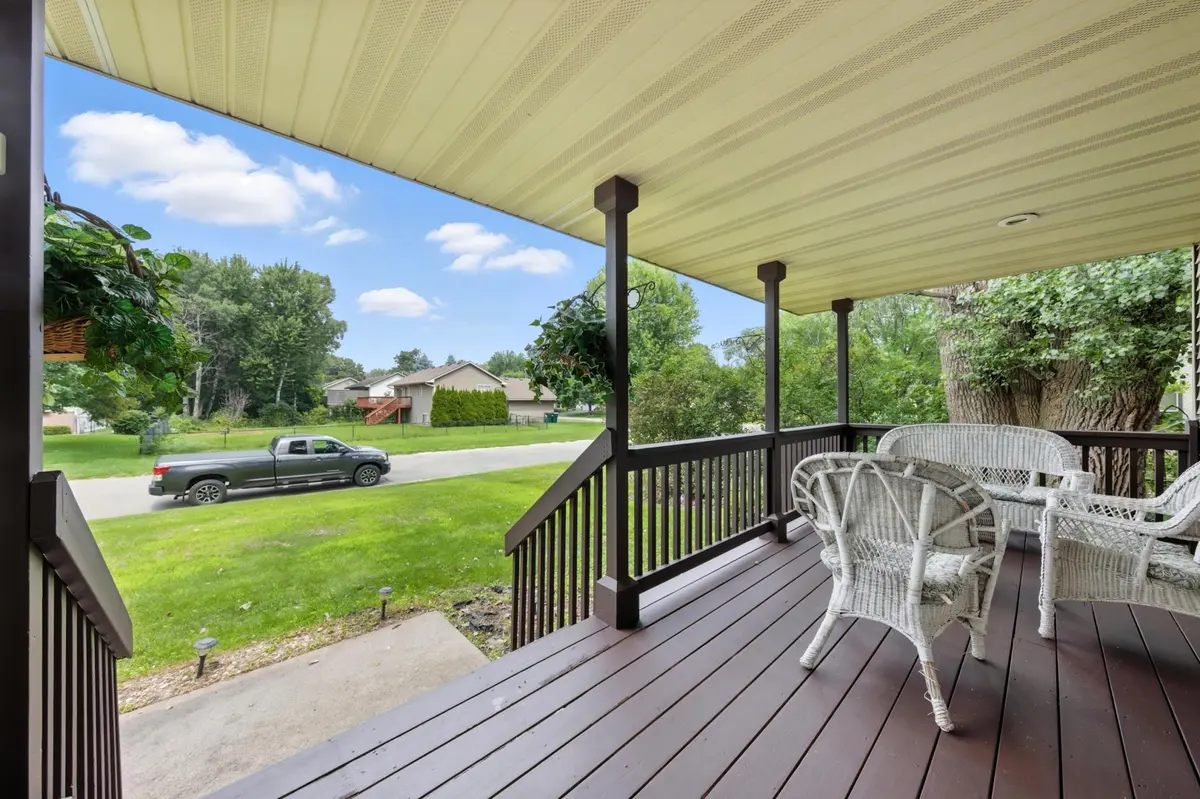 2710 91st AVE NE, Blaine, MN 55449